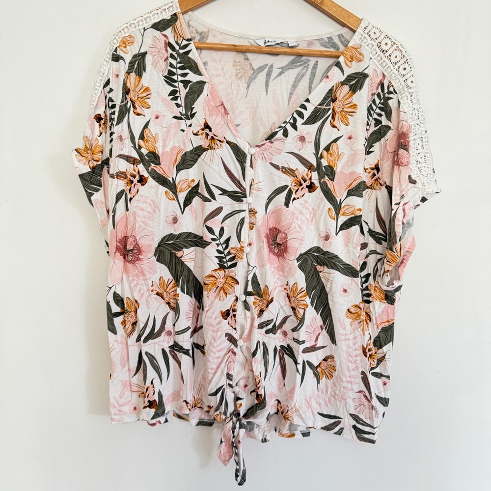 Reitmans Woman Pink Floral Short Sleeve Tie Front Blouse  Size 2X